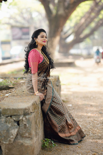 Dark Green Pure Soft Silk Saree With Moiety Blouse Piece