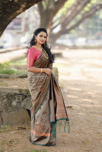 Dark Green Pure Soft Silk Saree With Moiety Blouse Piece