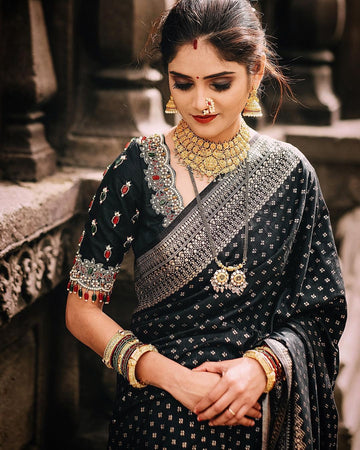 Black Pure Soft Silk Saree With Confounding Blouse Piece