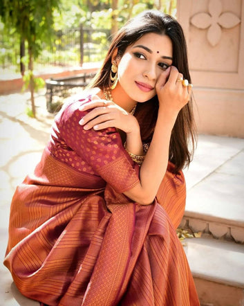 Snazzy Maroon Pure Soft Silk Saree With Confounding Blouse Piece