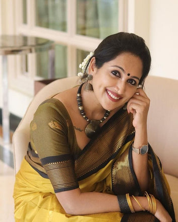 Symmetrical Yellow & Black Pure Soft Silk Saree With Engrossing Blouse Piece
