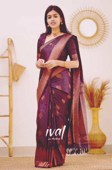 Snazzy Magenta Pure Soft Silk Saree With Confounding Blouse Piece