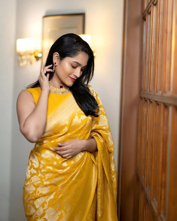 Snazzy Yellow Pure Soft Silk Saree With Confounding Blouse Piece