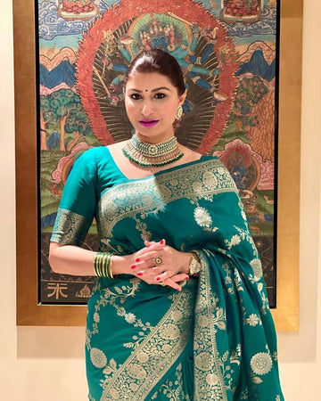 Green Pure Soft Silk Saree With Lovely Blouse Piece